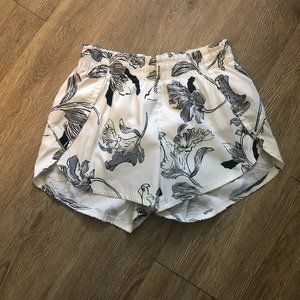 Athleta White Patterned Short, Size XS